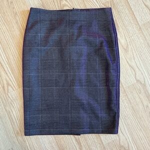 Carlisle Collection Black and Purple Houndstooth Pencil Skirt